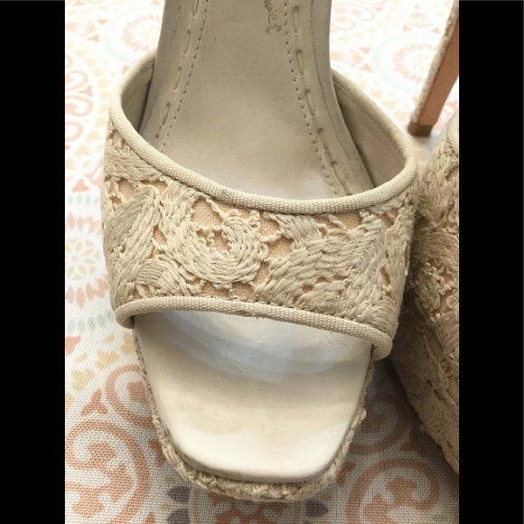 Alice & Olivia Embroidered Cream Color Platform